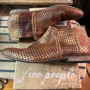 Free People Brown copper Textured Ankle Booties
Size 40: 10, but fit 9.5 better